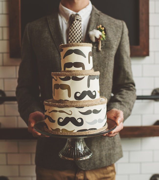 A_Moustache-cake